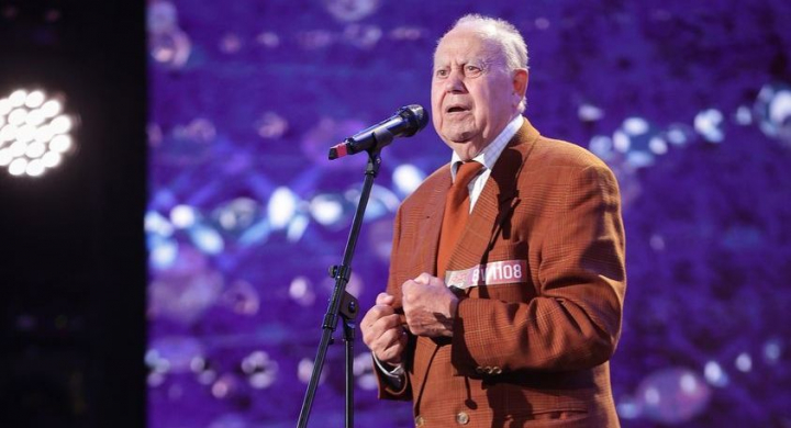 Dumitru Hermeneanu, pensionarul de 87 de ani care a starnit lacrimi in sala de la Romanii au Talent cu un monolog emotionant - VIDEO Dumitru Hermeneanu, pensionarul de 87 de ani care a starnit lacrimi in sala de la Romanii au Talent cu un monolog emotionant - VIDEO