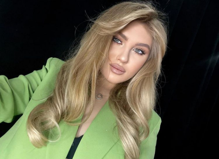 Vlada Botan n-a respectat dress-code-ul pe care l-a avut la evenimentul sau! Ce tinuta a purtat interpreta la lansarea noii sale piese: „Tare mult imi place ca o femeie sa fie imbracata frumos cu o mica nota de senzualitate” - VIDEO Vlada Botan n-a respectat dress-code-ul pe care l-a avut la evenimentul sau! Ce tinuta a purtat interpreta la lansarea noii sale piese: „Tare mult imi place ca o femeie sa fie imbracata frumos cu o mica nota de senzualitate” - VIDEO