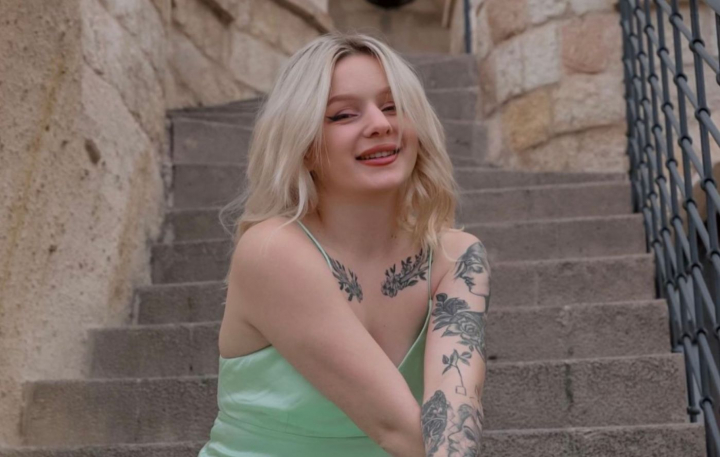 Sora Danielei Costetchi a implinit 15 ani! Vezi ce cadou a primit - VIDEO