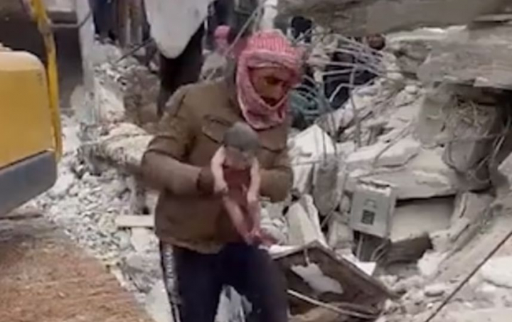 Iubirea de mama nu are limite: o femeie din Siria a nascut sub daramaturile lasate de cutremur si si-a protejat pruncul pana la ultima suflare Iubirea de mama nu are limite: o femeie din Siria a nascut sub daramaturile lasate de cutremur si si-a protejat pruncul pana la ultima suflare