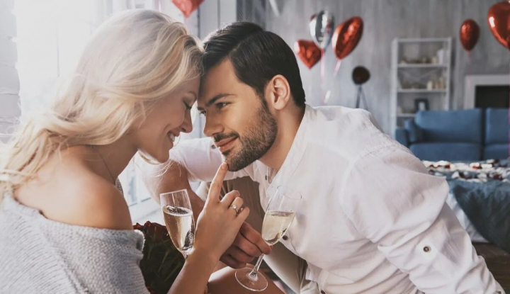Tu stii cum poti sa-ti surprinzi persoana iubita de Ziua Indragostitilor? Restaurantele, agentiile de turism si florariile vin in acest an cu oferte speciale - VIDEO