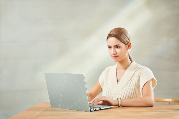 5 motive sa alegi ASUS Zenbook 14 OLED (UX3402) pentru o munca mai eficienta si divertisment colorat 5 motive sa alegi ASUS Zenbook 14 OLED (UX3402) pentru o munca mai eficienta si divertisment colorat