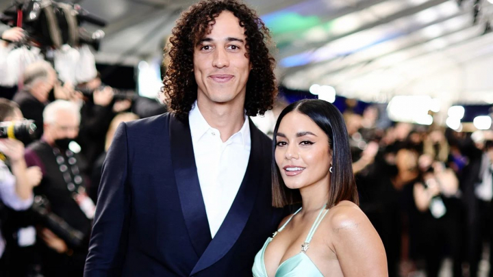 Este oficial! Vanessa Hudgens se casatoreste. Vezi cum arata inelul de logodna al actritei - FOTO Este oficial! Vanessa Hudgens se casatoreste. Vezi cum arata inelul de logodna al actritei - FOTO