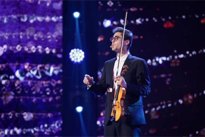 Moldoveanul Petrica Bivol a fluierat pana a ajuns in etapa urmatoare cu 3 de DA: „Vad un lucru bun”. Cine este juratul caruia nu i-a placut momentul tanarului din Chisinau - VIDEO Moldoveanul Petrica Bivol a fluierat pana a ajuns in etapa urmatoare cu 3 de DA: „Vad un lucru bun”. Cine este juratul caruia nu i-a placut momentul tanarului din Chisinau - VIDEO