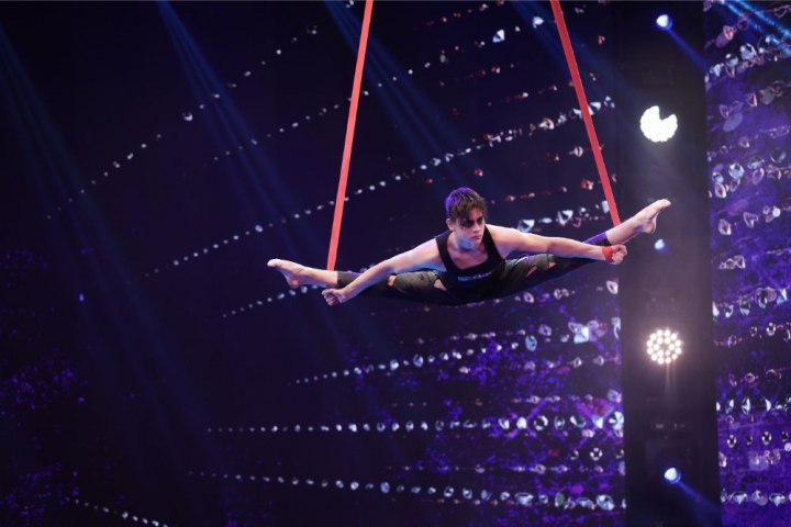 Eldar Yuldashev a lasat juratii de la Romanii au Talent cu gura cascata: „Talent cat cuprinde!”. Tanarul din Ucraina are un singur vis: sa fie din nou pace acasa! - VIDEO