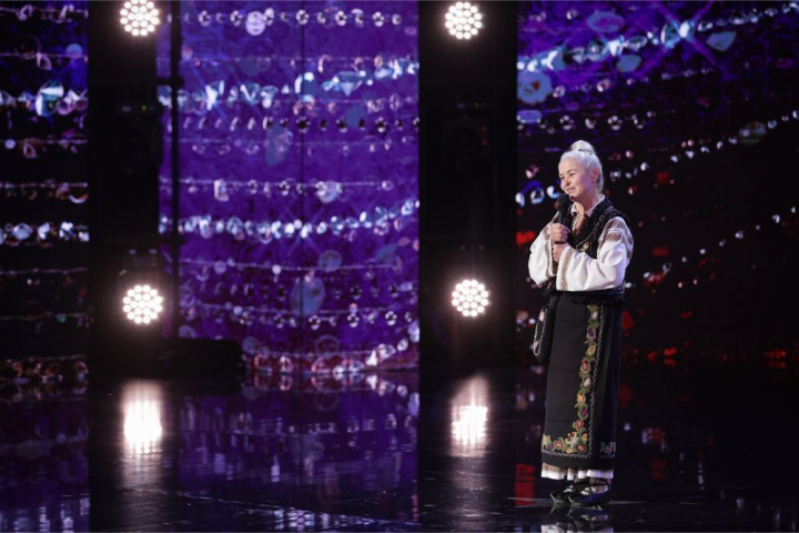 Interpretarea Florelei Oprisan i-a facut pe juratii de la Romanii au Talent sa-si aminteasca de perioada copilariei - VIDEO