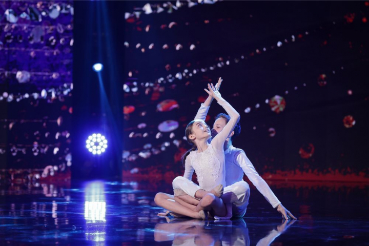 Cu doar 2 luni de repetitii in formula actuala, Bianca Zamfir si Iustin Raducanu au impresionat publicul prin dansul lor contemporan la Romanii au Talent - VIDEO Cu doar 2 luni de repetitii in formula actuala, Bianca Zamfir si Iustin Raducanu au impresionat publicul prin dansul lor contemporan la Romanii au Talent - VIDEO