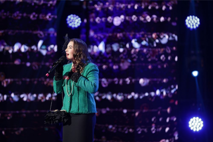 Prestatia Iuliei Neagoe la Romanii au Talent, l-a facut pe Dragos Bucur sa-si aminteasca de marii actori ai teatrului de revista - VIDEO Prestatia Iuliei Neagoe la Romanii au Talent, l-a facut pe Dragos Bucur sa-si aminteasca de marii actori ai teatrului de revista - VIDEO