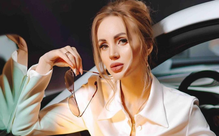 Katalina Rusu - pe ultima suta de metri! Interpreta a organizat o sedinta foto la 34 de saptamani de sarcina - FOTO Katalina Rusu - pe ultima suta de metri! Interpreta a organizat o sedinta foto la 34 de saptamani de sarcina - FOTO