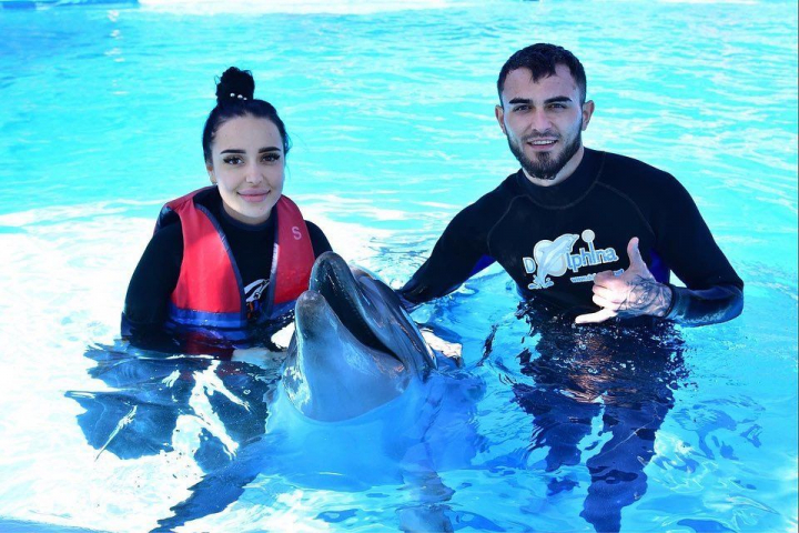 S-au cunoscut pe TikTok si a fost dragoste la prima vedere! Eugenia Gistemulte - femeia care a reusit sa slabeasca cu peste 50 de kilograme isi canta iubirea alaturi de cel de-al doilea sot, Cristian. Afla cum a inceput povestea lor - INTERVIU