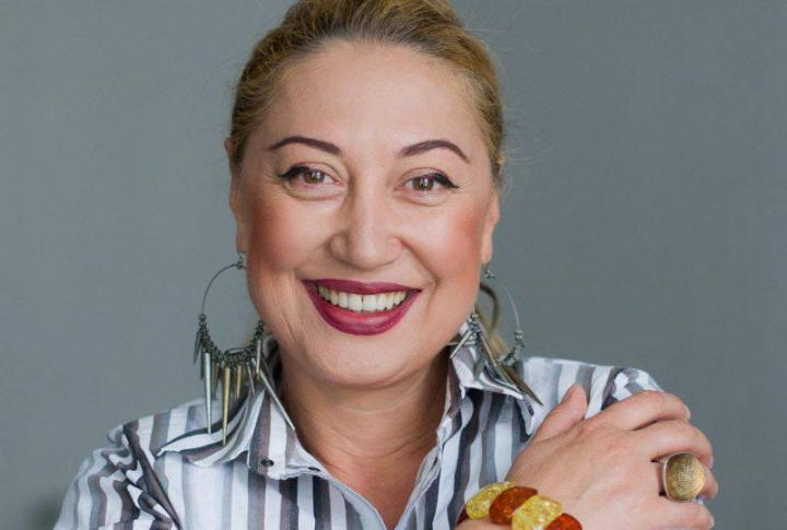 Actrita Nelly Cozaru a lansat prima sa carte si este mandra de acest lucru! Vezi cum a decurs evenimentul dedicat volumului „Rebeliunea Nelly Cozaru” - VIDEO