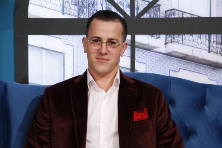 „Am o perioada de cand ma gandesc sa-mi pun botox...” Vezi ce procedura si-a facut interpretul Patric Hanganu in cabinetul cosmetologului - VIDEO „Am o perioada de cand ma gandesc sa-mi pun botox...” Vezi ce procedura si-a facut interpretul Patric Hanganu in cabinetul cosmetologului - VIDEO