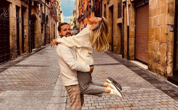 „Eu tare sper ca noi nu suntem in direct”. De Ziua Indragostitilor, Olga Tapordei, surprinsa de sotul ei, chiar in studio. Ce reactie a avut prezentatoarea emisiunii O Seara Perfecta - VIDEO „Eu tare sper ca noi nu suntem in direct”. De Ziua Indragostitilor, Olga Tapordei, surprinsa de sotul ei, chiar in studio. Ce reactie a avut prezentatoarea emisiunii O Seara Perfecta - VIDEO