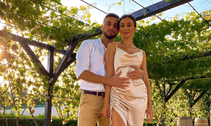 „Despre cerere, casatorie sau nunta vom vorbi cand deja vor merge copiii nostri la scoala”. Prezentatoarea stirilor PRO TV, Iuliana Maranciuc si tenorul Dumitru Mitu: cine dintre ei este mai gelos, ce nu ar ierta niciodata si cum se vad peste 50 de ani. INTERVIU „Despre cerere, casatorie sau nunta vom vorbi cand deja vor merge copiii nostri la scoala”. Prezentatoarea stirilor PRO TV, Iuliana Maranciuc si tenorul Dumitru Mitu: cine dintre ei este mai gelos, ce nu ar ierta niciodata si cum se vad peste 50 de ani. INTERVIU