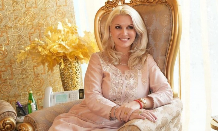 Cum arata viata celei mai bogate romance. Anca Verma locuieste intr-un palat si este pazita de zeci de bodyguarzi - FOTO/VIDEO Cum arata viata celei mai bogate romance. Anca Verma locuieste intr-un palat si este pazita de zeci de bodyguarzi - FOTO/VIDEO