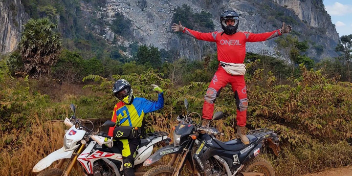 Au parcurs Vietnamul pe motociclete, de la nord la sud! Afla prin ce peripetii au trecut Tudor Mardari, Victor Logos si Andrei Moisei in timp ce au mers 3 mii de kilometri: „Viata in Vietnam este foarte ieftina” - VIDEO Au parcurs Vietnamul pe motociclete, de la nord la sud! Afla prin ce peripetii au trecut Tudor Mardari, Victor Logos si Andrei Moisei in timp ce au mers 3 mii de kilometri: „Viata in Vietnam este foarte ieftina” - VIDEO