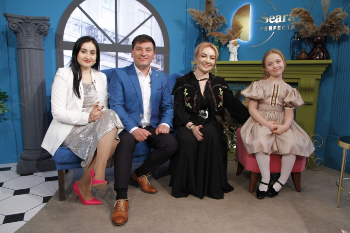 Cumetri, prieteni si colegi de scena! Adriana Ochisanu, Corina Tepes si Costi Burlacu, plini de forta pentru a cuceri publicul cu noi surprize muzicale  - VIDEO