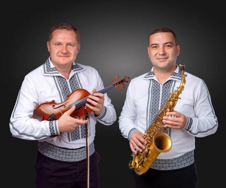 Premierele muzicale au curs garla pe scena Palatului National la concertul organizat de Orchestra Moldovlaska: „Muzica ne uneste pe tot globul pamantesc”. Vezi ce interpreti au incantat publicul - VIDEO Premierele muzicale au curs garla pe scena Palatului National la concertul organizat de Orchestra Moldovlaska: „Muzica ne uneste pe tot globul pamantesc”. Vezi ce interpreti au incantat publicul - VIDEO