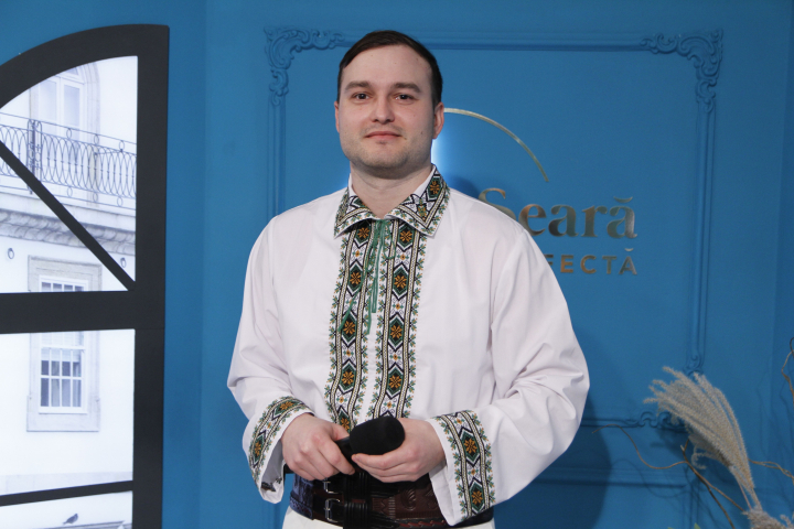 Zilnic munceste in echipa PRO TV, iar in timpul liber canta! Vasile Hariton a interpretat o melodie cu o vechime de peste 100 de ani pe care o stie de la bunicul sau: „Aceasta piesa am pastrat-o pentru familia PRO TV, are o istorioara asa speciala” - VIDEO Zilnic munceste in echipa PRO TV, iar in timpul liber canta! Vasile Hariton a interpretat o melodie cu o vechime de peste 100 de ani pe care o stie de la bunicul sau: „Aceasta piesa am pastrat-o pentru familia PRO TV, are o istorioara asa speciala” - VIDEO