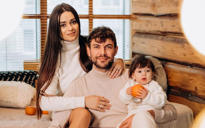 Daniela Cheltuitor a ajuns la spital impreuna cu fiica sa! Ce povesteste bloggerita despre starea de sanatate a micutei Eva, dar si a sotului sau - FOTO Daniela Cheltuitor a ajuns la spital impreuna cu fiica sa! Ce povesteste bloggerita despre starea de sanatate a micutei Eva, dar si a sotului sau - FOTO