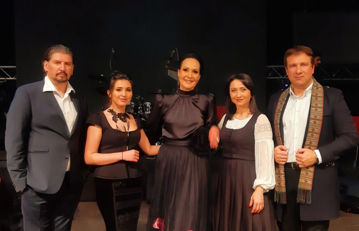 De Dragobete, Anisoara Puica a sustinut un concert extraordinar! Interpreta a cantat in premiera cu Nicu Tarna. Vezi cine a debutat alaturi de artista: „Anisoara este o interpreta cu o voce de aur” - VIDEO