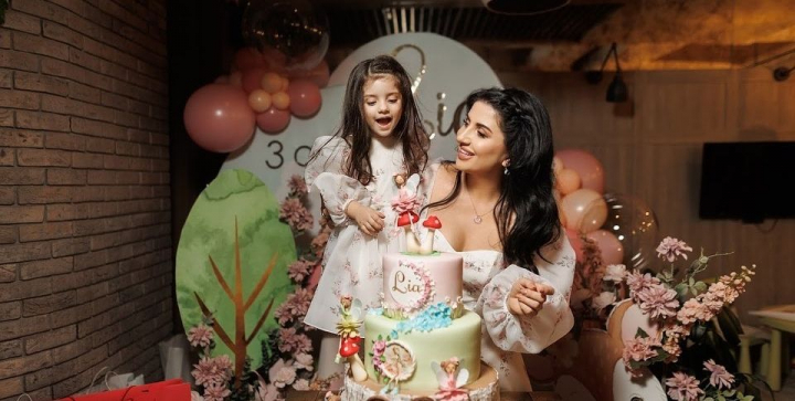 „Este visul meu implinit, este tot ce mi-am dorit si sunt foarte fericita”, Svetlana Sainsus, in lacrimi de ziua micutei sale Lia. Vezi ce tinute au avut cele doua la petrecere - FOTO „Este visul meu implinit, este tot ce mi-am dorit si sunt foarte fericita”, Svetlana Sainsus, in lacrimi de ziua micutei sale Lia. Vezi ce tinute au avut cele doua la petrecere - FOTO