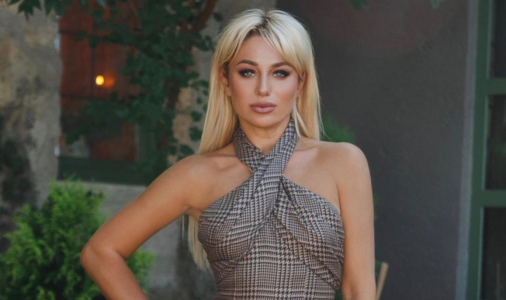 Natalia Gordienko - aparitie spectaculoasa la un eveniment fastuos! Interpreta a purtat o rochie cu flori vii - VIDEO Natalia Gordienko - aparitie spectaculoasa la un eveniment fastuos! Interpreta a purtat o rochie cu flori vii - VIDEO