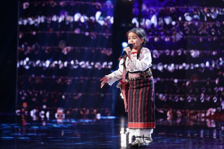 Bubu, Matilda, Dragos si Tarzan i-au dat 4 DA Iustinei Lipovanu pentru dragalasenie, dar si talentul aratat in momentul folcloric, la Romanii au Talent - VIDEO
