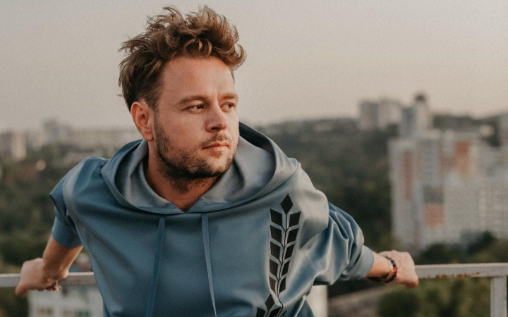 Tinutele create de el au ajuns la „Saptamana Modei de la Londra”! Ce povesteste designer-ul vestimentar, Evghenii Hudorojcov, despre diferenta intre Republica Moldova si Marea Britanie la astfel de show-uri - VIDEO Tinutele create de el au ajuns la „Saptamana Modei de la Londra”! Ce povesteste designer-ul vestimentar, Evghenii Hudorojcov, despre diferenta intre Republica Moldova si Marea Britanie la astfel de show-uri - VIDEO