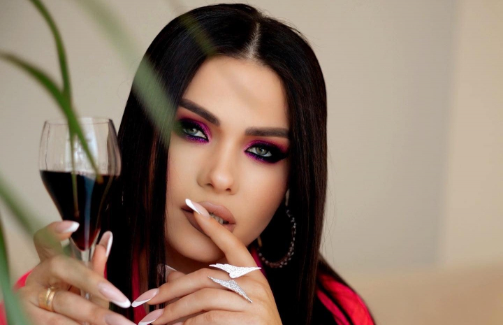 Tinute perfecte de 8 Martie! Tatiana Maxian, aparitie de milioane in tinute stilate si romantice - VIDEO Tinute perfecte de 8 Martie! Tatiana Maxian, aparitie de milioane in tinute stilate si romantice - VIDEO