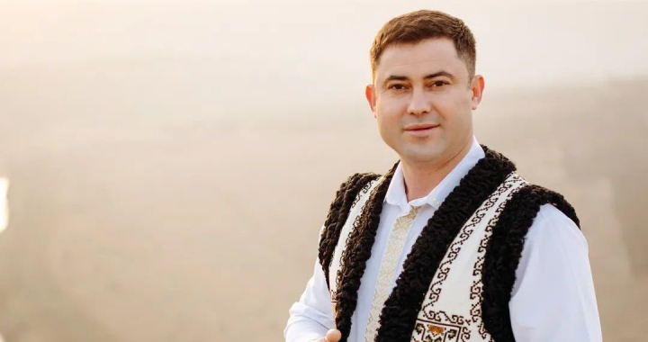 Omul talentat se pricepe la toate! Interpretul si omul de afaceri, Vasile Gasitoi, va lansa in curand cartea „Cum sa devii bogat”: „Asa gen de carte in Moldova nu exista” - VIDEO Omul talentat se pricepe la toate! Interpretul si omul de afaceri, Vasile Gasitoi, va lansa in curand cartea „Cum sa devii bogat”: „Asa gen de carte in Moldova nu exista” - VIDEO