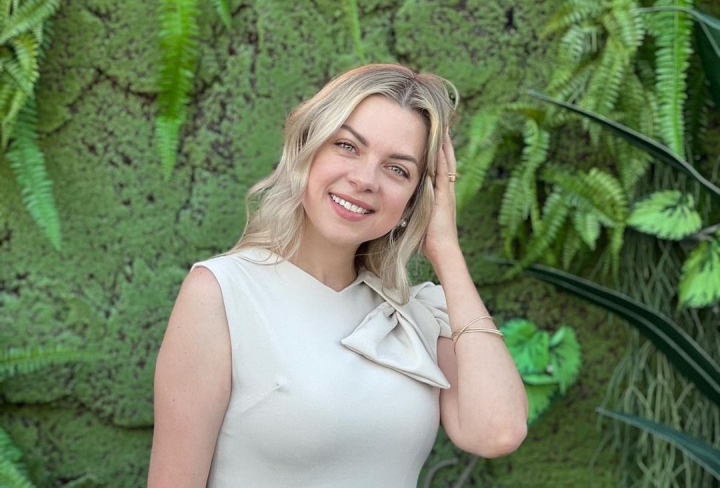 „In aceasta luna am facut 34 de mii de euro”. Marina Carnat - dezvaluiri despre cea de-a 9-a sarcina, dar si cum le reuseste pe toate: „Eu doua luni la rand am mers la ecografii, anume cautam sa fac gemeni, sotul deja era nervos” - VIDEO „In aceasta luna am facut 34 de mii de euro”. Marina Carnat - dezvaluiri despre cea de-a 9-a sarcina, dar si cum le reuseste pe toate: „Eu doua luni la rand am mers la ecografii, anume cautam sa fac gemeni, sotul deja era nervos” - VIDEO