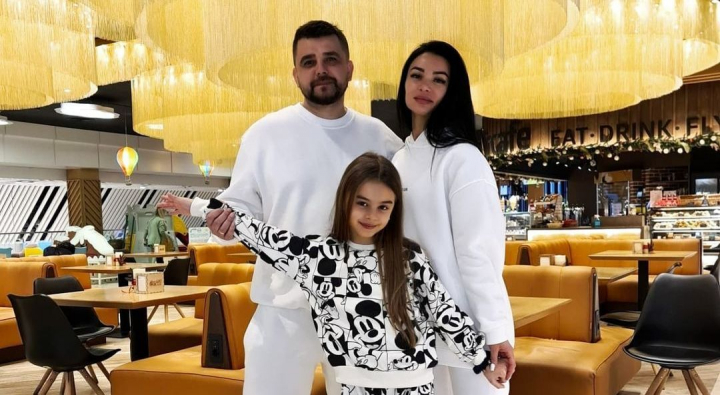 Si-au asortat tinutele si au evadat in Italia! Familia Melnic, imagini de familie, la Milano - FOTO Si-au asortat tinutele si au evadat in Italia! Familia Melnic, imagini de familie, la Milano - FOTO