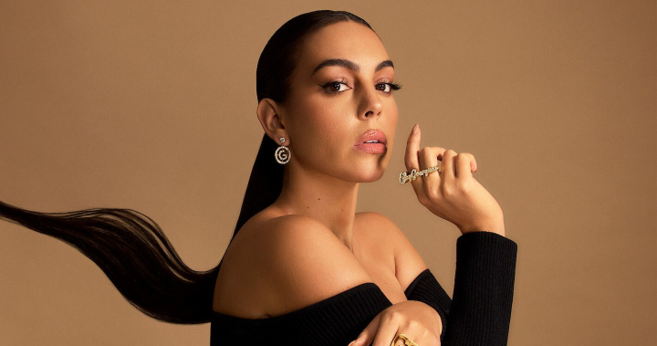 Lectie de stil de la Georgina Rodriguez! Iubita lui Cristiano Ronaldo iti arata cum sa-ti creezi un look perfect cu ajutorul unei rochii de culoare rosie - FOTO Lectie de stil de la Georgina Rodriguez! Iubita lui Cristiano Ronaldo iti arata cum sa-ti creezi un look perfect cu ajutorul unei rochii de culoare rosie - FOTO