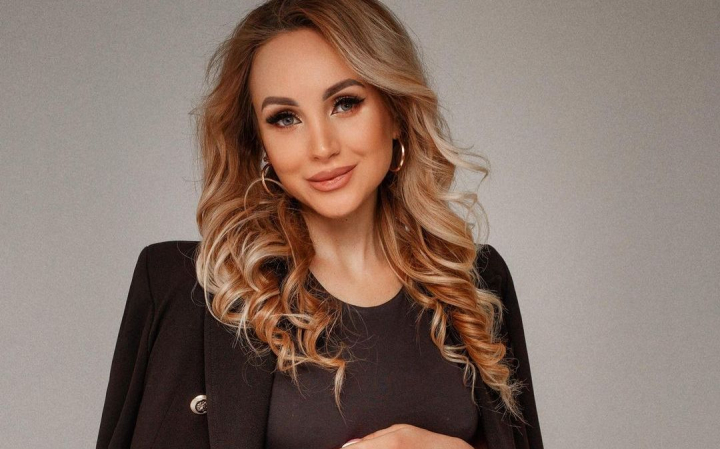 Imagini emotionante! Katalina Rusu si micuta Selina au fost externate din maternitate. Vezi ce surpriza a organizat sotul interpretei - VIDEO Imagini emotionante! Katalina Rusu si micuta Selina au fost externate din maternitate. Vezi ce surpriza a organizat sotul interpretei - VIDEO