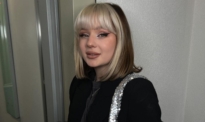 Daniela Costetchi si-a facut operatie estetica de marire a sanilor! Vezi ce a publicat bloggerita de pe patul de spital - VIDEO Daniela Costetchi si-a facut operatie estetica de marire a sanilor! Vezi ce a publicat bloggerita de pe patul de spital - VIDEO