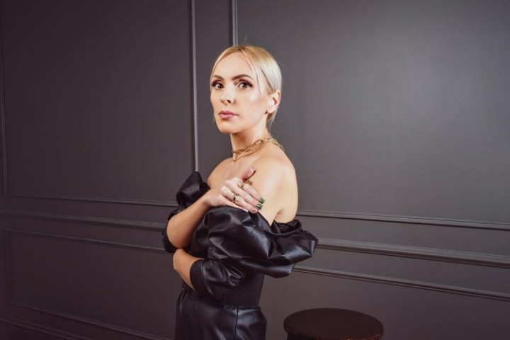 Ce purtam si ce nu in anul 2023? Stilista Xenia Bugneac: „Femeile dupa varsta de 30 ar trebui sa opteze pentru...” - VIDEO Ce purtam si ce nu in anul 2023? Stilista Xenia Bugneac: „Femeile dupa varsta de 30 ar trebui sa opteze pentru...” - VIDEO