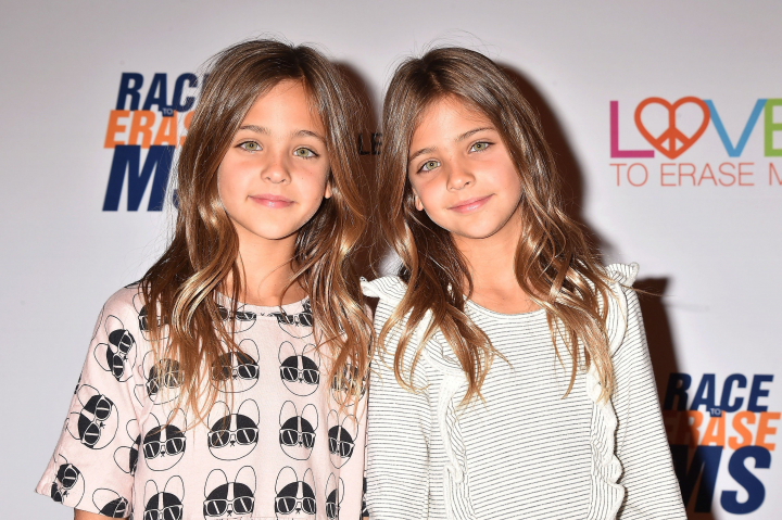 Surorile Clements, supranumite „cele mai frumoase gemene din lume”, fac furori pe internet. Fanii, impresionati de frumusetea lor - FOTO Surorile Clements, supranumite „cele mai frumoase gemene din lume”, fac furori pe internet. Fanii, impresionati de frumusetea lor - FOTO