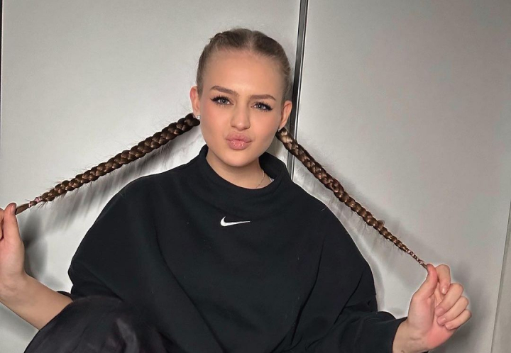 „Visele” Anei Beregoi! Incarca-te cu multa energie de la noua melodie a tinerei interprete: „Toate visele mele sunt top” - FOTO/VIDEO „Visele” Anei Beregoi! Incarca-te cu multa energie de la noua melodie a tinerei interprete: „Toate visele mele sunt top” - FOTO/VIDEO