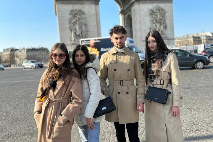 Modelele de la noi – in revistele internationale Elle, Harper`s Baazar si Le Figaro! Vezi cine sta in spatele succesului lor: „Sunt mandru, chiar merita acest lucru...” - VIDEO Modelele de la noi – in revistele internationale Elle, Harper`s Baazar si Le Figaro! Vezi cine sta in spatele succesului lor: „Sunt mandru, chiar merita acest lucru...” - VIDEO