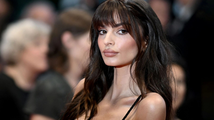 Emily Ratajkowski a renuntat la parul lung! Modelul si-a facut o tunsoare tip pixie - FOTO Emily Ratajkowski a renuntat la parul lung! Modelul si-a facut o tunsoare tip pixie - FOTO