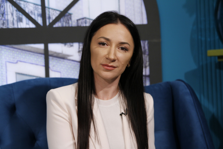 Ea ofera asistenta juridica gratuita refugiatilor din Ucraina. Afla de la avocata Veronica Stetco de ce drepturi dispun ucrainenii la noi in tara: „In Moldova se afla aproximativ 90 de mii de ucraineni la moment” - VIDEO Ea ofera asistenta juridica gratuita refugiatilor din Ucraina. Afla de la avocata Veronica Stetco de ce drepturi dispun ucrainenii la noi in tara: „In Moldova se afla aproximativ 90 de mii de ucraineni la moment” - VIDEO