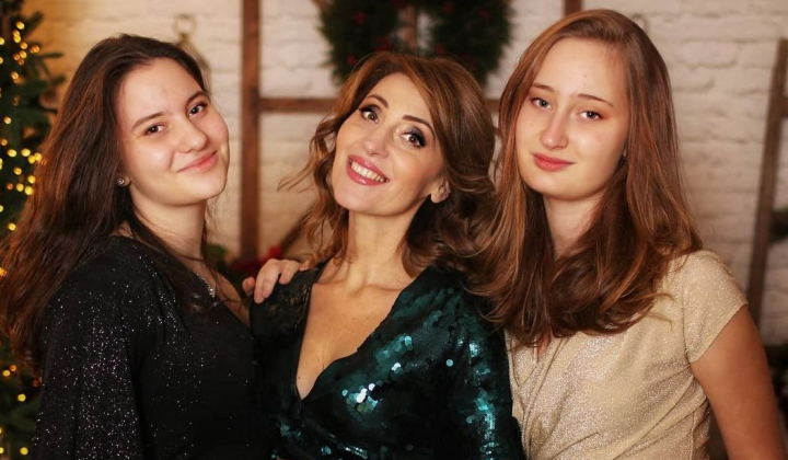 Gemenele Aurei, Lori si Beti, au implinit 18 ani! Una dintre surori a publicat o imagine rara din copilarie: „La multi ani jumatatii mele mai bune. Te voi iubi mereu” - FOTO/VIDEO Gemenele Aurei, Lori si Beti, au implinit 18 ani! Una dintre surori a publicat o imagine rara din copilarie: „La multi ani jumatatii mele mai bune. Te voi iubi mereu” - FOTO/VIDEO