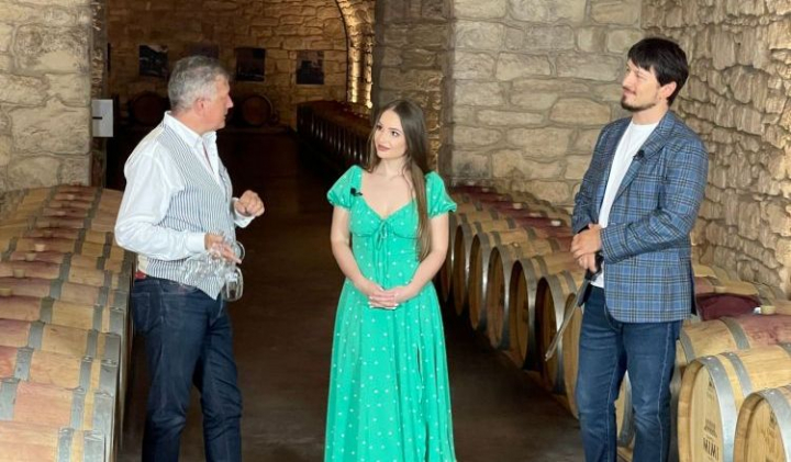 O noua emisiune la PRO TV, Wine Trips Romania! Vezi care e prima vinarie descoperita de somelierul Sergiu Nedelea si soprana Ana Cernicova: „Este un loc unde sa vii sa intelegi cum se face vinul, sa poti sa-l degusti” - VIDEO