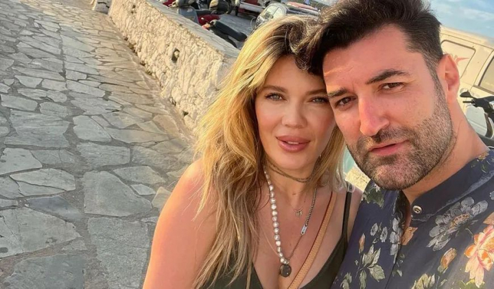 Gina Pistol si Smiley au dezvaluit chipul fiicei lor pentru prima data - FOTO Gina Pistol si Smiley au dezvaluit chipul fiicei lor pentru prima data - FOTO