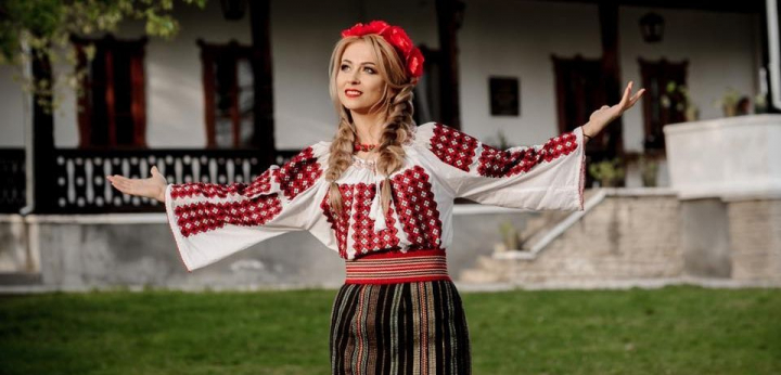 „Daca nu ar fi familia mea, cu siguranta nu as fi nici eu, nu ar fi nimic...” Interpreta Alina Mocanu, o noua premiera muzicala - VIDEO „Daca nu ar fi familia mea, cu siguranta nu as fi nici eu, nu ar fi nimic...” Interpreta Alina Mocanu, o noua premiera muzicala - VIDEO