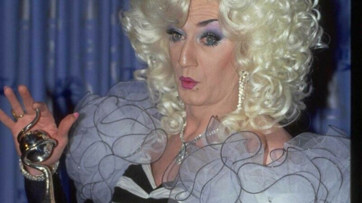 Paul O'Grady, celebru comediant britanic, mort la varsta de 67 de ani. A devenit celebru in travesti Paul O'Grady, celebru comediant britanic, mort la varsta de 67 de ani. A devenit celebru in travesti