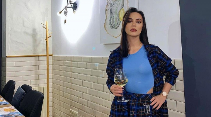 O noua voce in showbizul autohton! Afla cine este Anna G, dar si cum a hotarat sa-si lanseze prima piesa: „Ei imi tot ziceau: <<Lasa tu muzica, du-te si fa medicina sau drept>>” - VIDEO O noua voce in showbizul autohton! Afla cine este Anna G, dar si cum a hotarat sa-si lanseze prima piesa: „Ei imi tot ziceau: <<Lasa tu muzica, du-te si fa medicina sau drept>>” - VIDEO