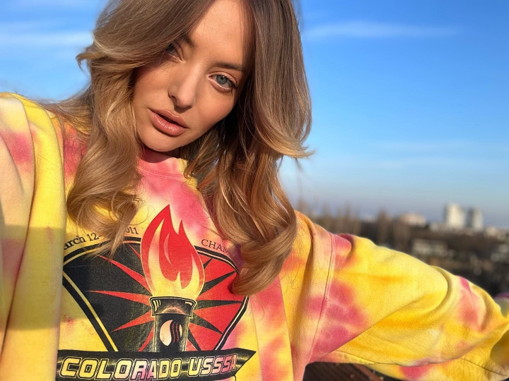 Aparitie soc a Deliei. Fanii au luat-o razna: „In postul Sfintelor Pasti. Nu ti-ar fi rusine?” - FOTO Aparitie soc a Deliei. Fanii au luat-o razna: „In postul Sfintelor Pasti. Nu ti-ar fi rusine?” - FOTO