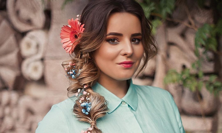 Lia Taburcean, protejata de talismanul pe care i l-a daruit soacra ei! Interpreta a facut dezvaluiri sincere despre relatia ei cu mama sotului - VIDEO Lia Taburcean, protejata de talismanul pe care i l-a daruit soacra ei! Interpreta a facut dezvaluiri sincere despre relatia ei cu mama sotului - VIDEO